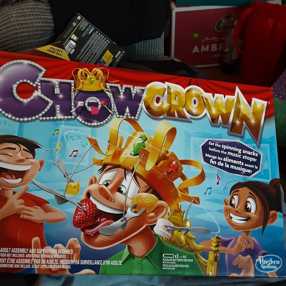 BNIB CHOW CROWN